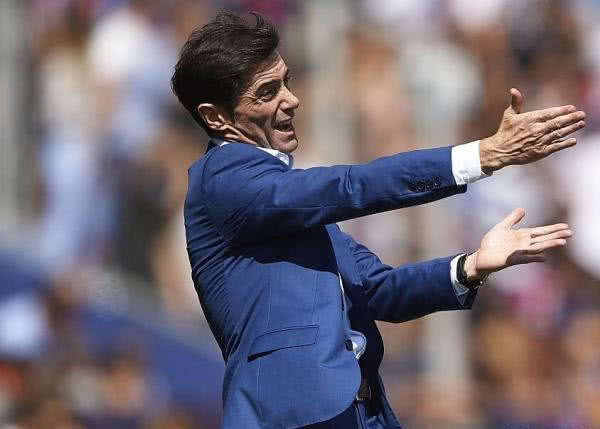 包含法兰克福训练开放日，集结日主帅复盘引欢呼，NBA总决赛在即，训练强度明显提升的词条