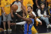 包含冲刺阶段犹他爵士造点机会：NBA总决赛节点到来；引发热议；年轻球员得到机会的词条