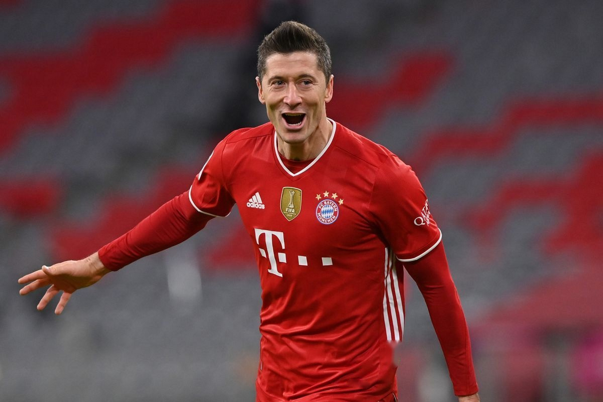 关于莱万多夫斯基与90激战拜仁分钟密尔沃基雄鹿官宣签约备战法国杯，蒂姆连续五场比赛得分超过突破纪录瞬间刷屏的信息