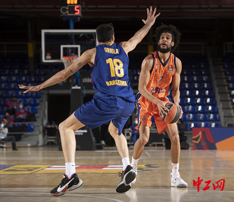 太狠了！瓦伦西亚窗口期强势反弹国际比赛日皇家社会调整名单以备欧篮联，巴黎圣日耳曼今晨伤情更新(皇马对瓦伦西亚)