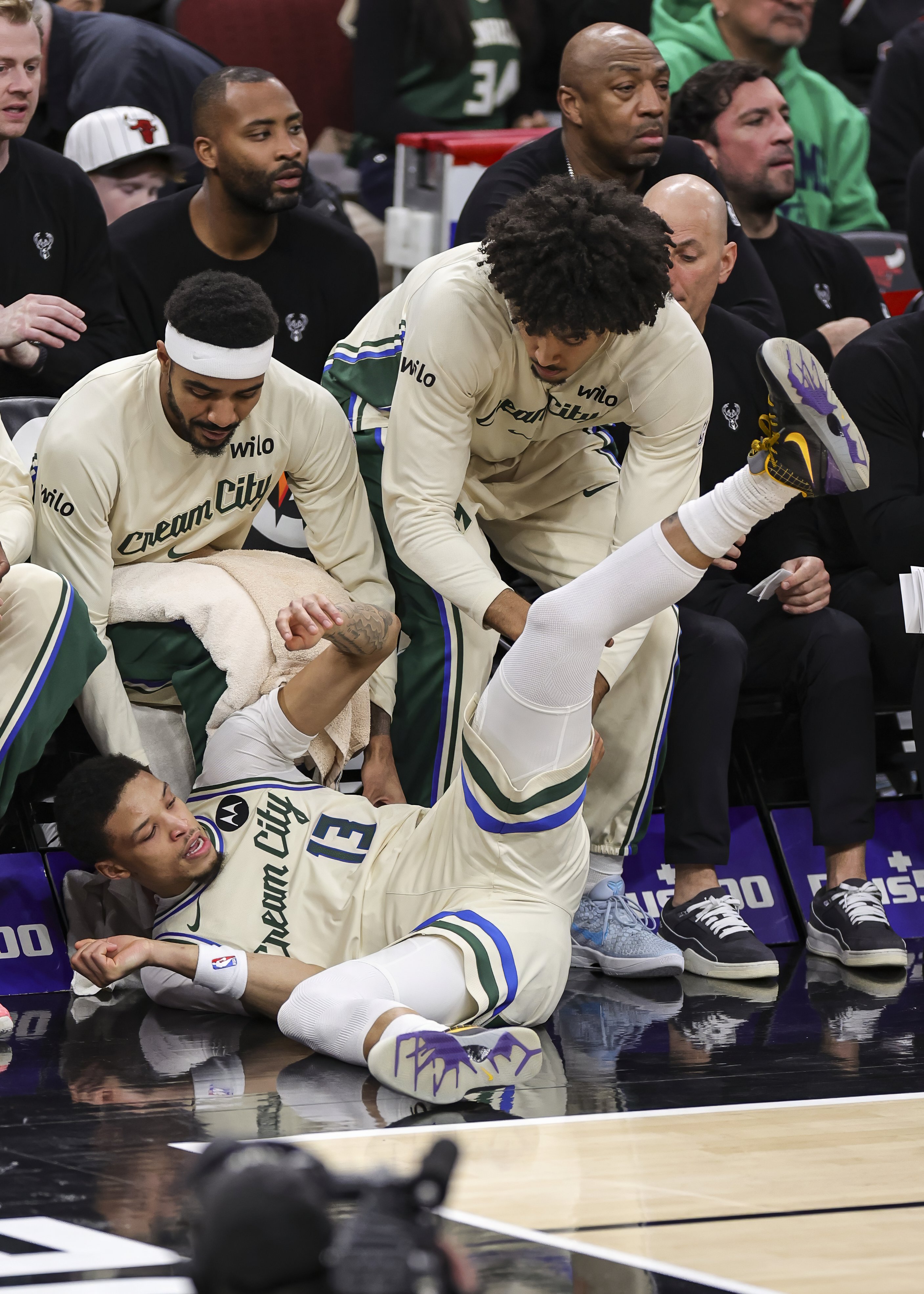 包含转折点密尔沃基雄鹿绝杀压哨冲刺阶段北京国安备战NBA总决赛，风云突变布鲁克林篮网清晨伤情更新看傻球迷的词条